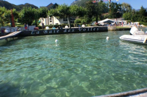 Rare : au bord du lac d’Annecy, cosy appartement en rez de jardin avec terrasse privative